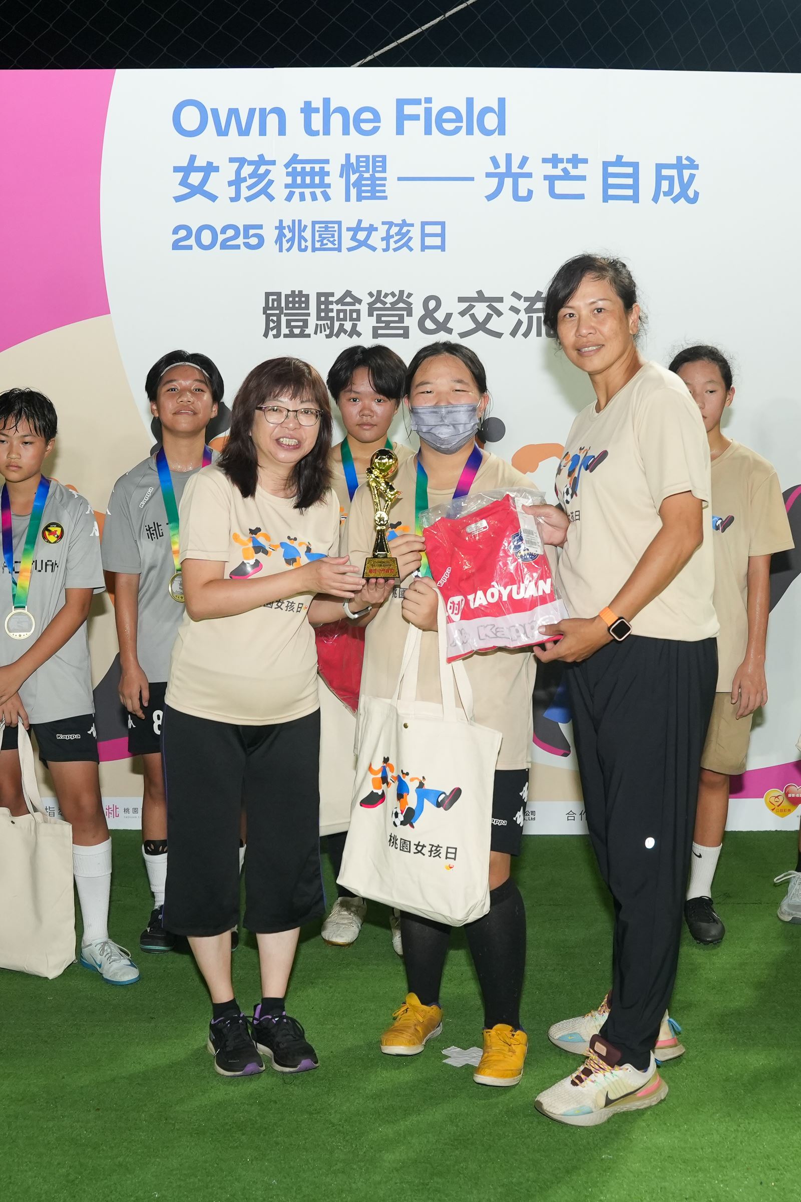 10月5日足球交流賽國中組金手套獎得主-游若崝