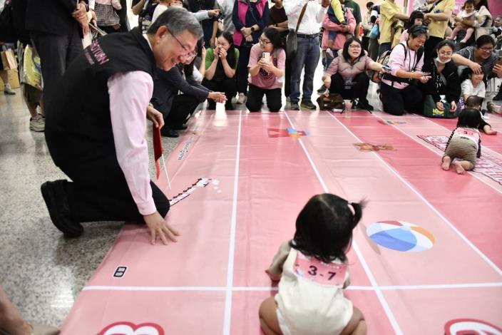 寶寶爬行
