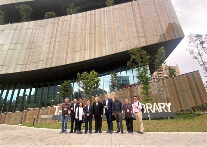 圖5、ICF代表團參訪「全臺最美圖書館」桃園市立圖書館總館盛讚綠建築設計。