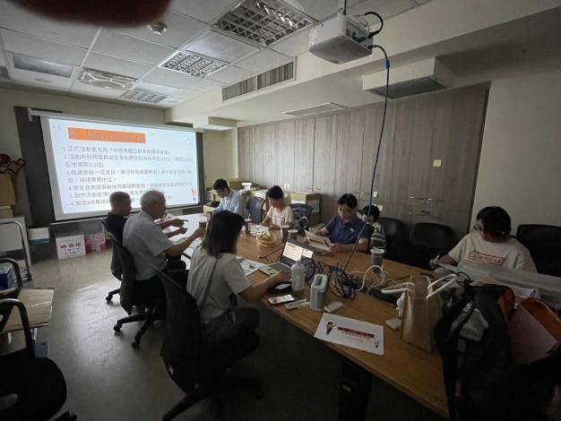 與商圈成員及主持人討論議題