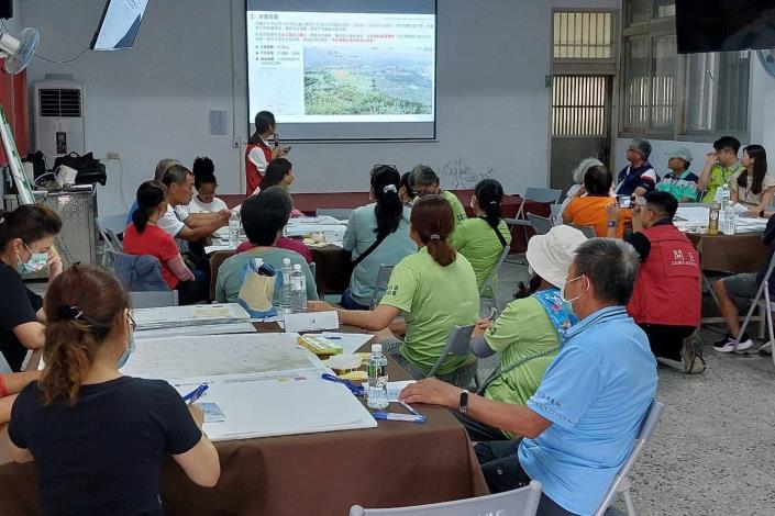 專業團隊介紹公墓現況與國內外公墓轉型的案例