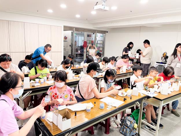 沙蠟製作中(全景)