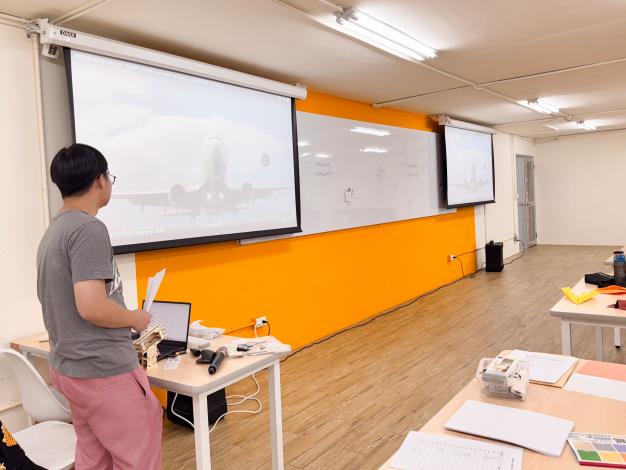 理解紙飛機的飛行原理