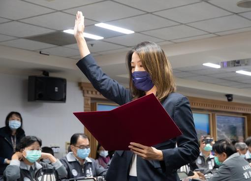 資訊科技局余局長宛如履新-1