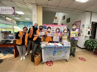 本所主任親自率領同仁前往桃園市政府地方稅務局楊梅分局辦理「113捐發票換日曆」政令宣導活動
