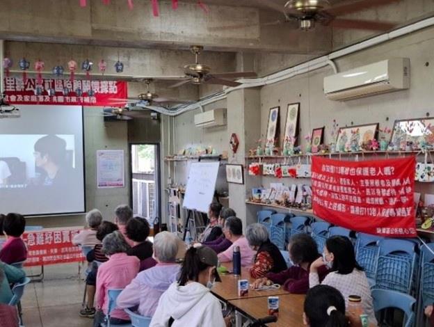 民眾觀看性別平等影片中