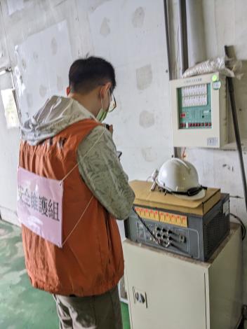 外庫人員現場廣播，請庫房人員盡速至空曠安全地方避難。