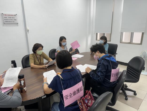 召集人員並舉行成立緊急搶救 小組會議(演練人員全體開會)