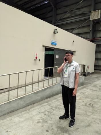 外庫房出差人員緊急通知機關內主管，說明情況(發生地震引發火災致檔案水損情形)