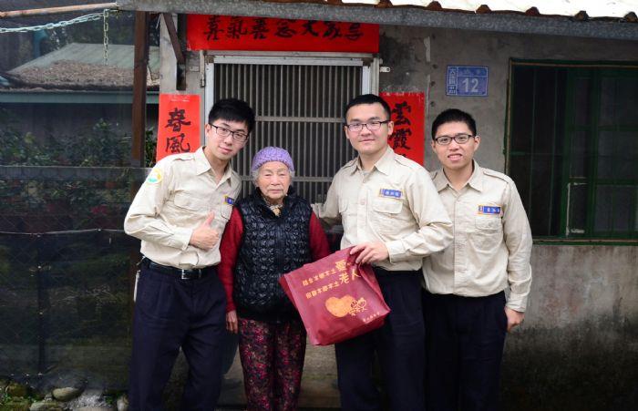 「役起關懷_長者開懷」_環保局替代役寒冬送暖_