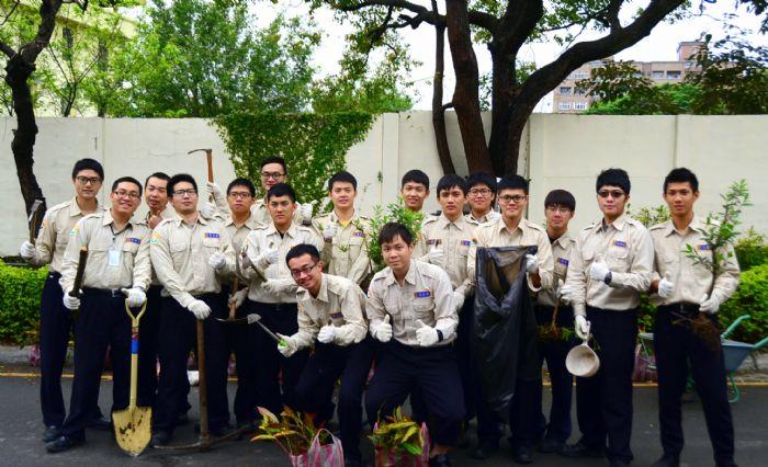 響應植樹節_環保局役男「役同植樹_愛護地球」