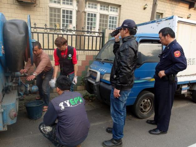 罐裝車偷倒水肥遭逮_環保局究責移送法辦