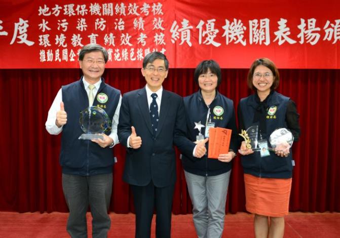 桃市環保4項考核獲佳績_環保局長代表受獎_