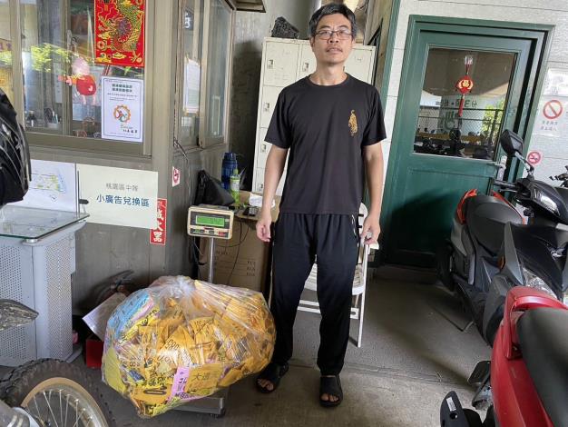 環保局推動跨機關合作撕除小廣告 抽出液晶電視等38份獎品3