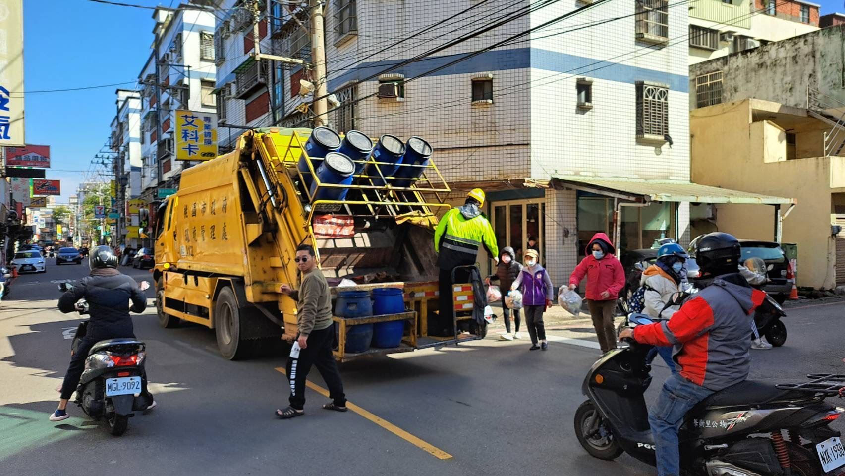 農曆過年前夕加強垃圾清運 「蛇」我其誰3