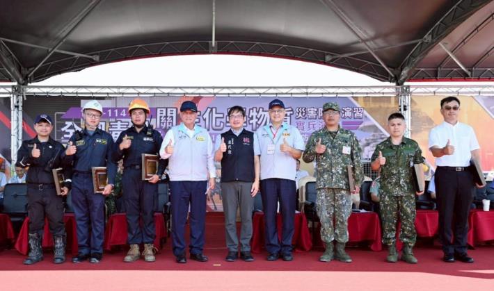 機器犬與救災機器人出動 桃園高科技實兵防災演練 模擬毒化災害聯合應變(共5張)