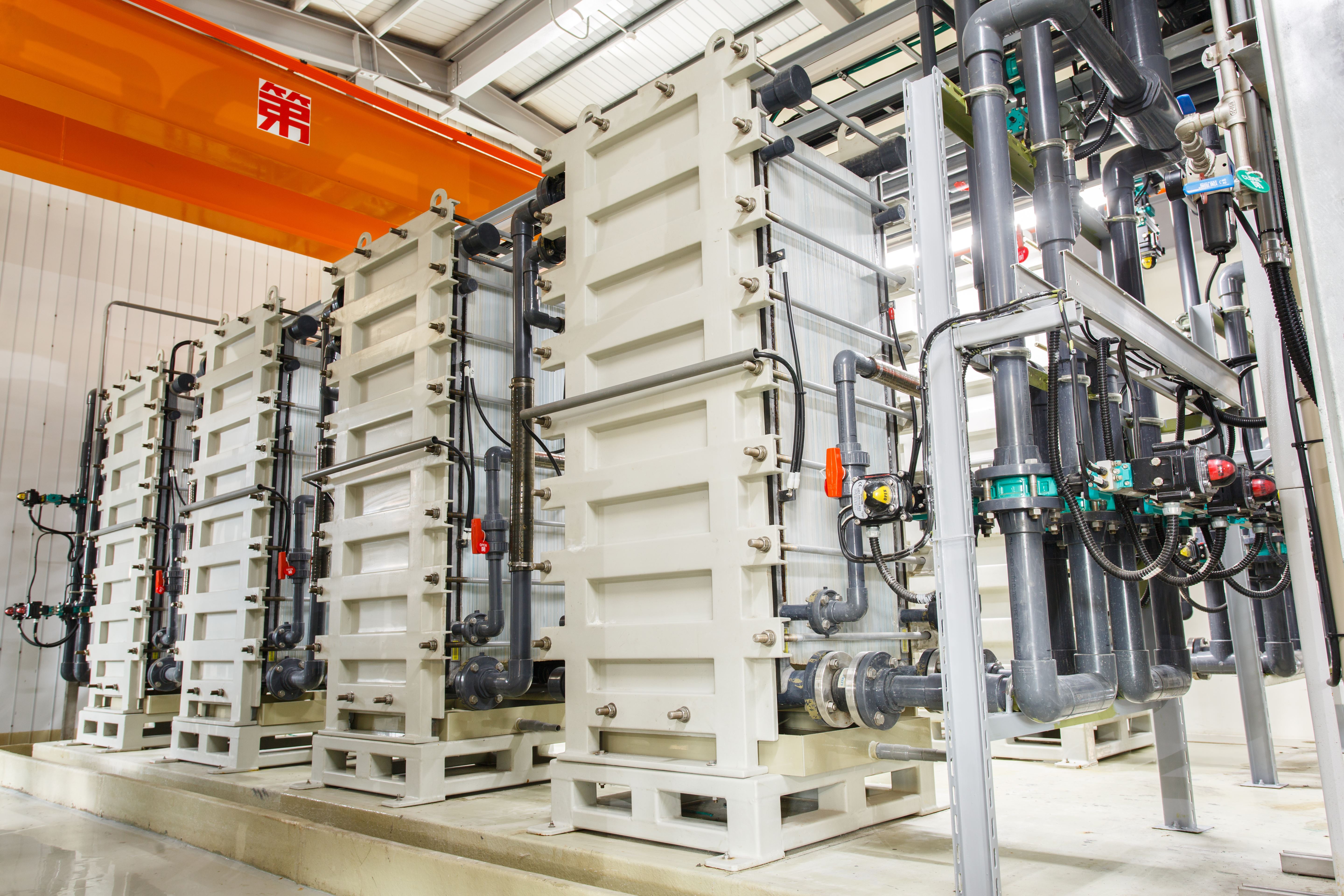 友達-導入原物料回收與高導電度處理設備，將廢液內離子轉化為廠內可再利用酸鹼(共3張)