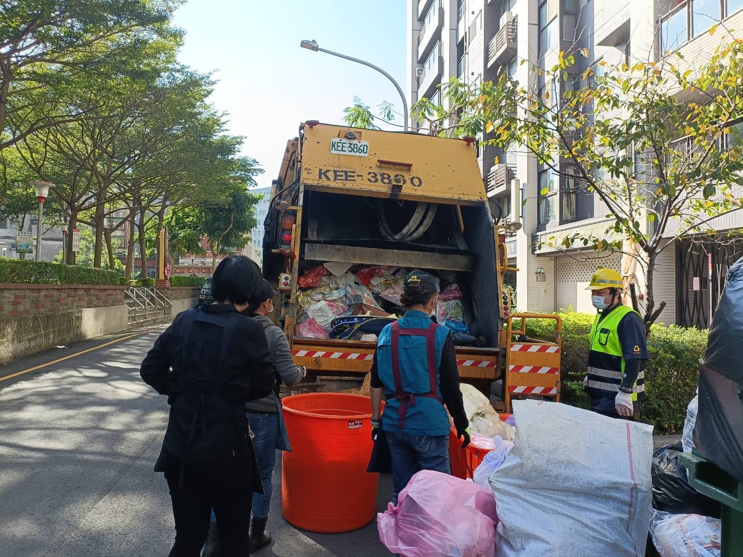 連假垃圾正常收運 桃園市清潔隊源頭減廢不打烊(共4張)