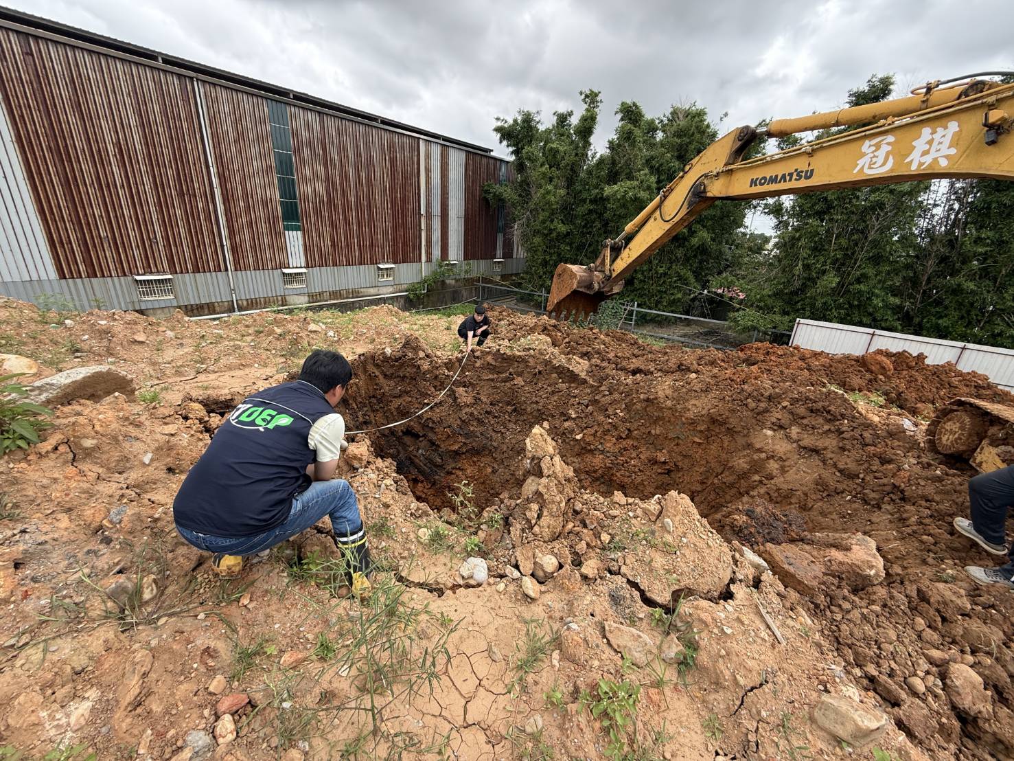 檢警環聯手破獲不法棄土集團　桃園3處農地遭非法傾倒廢棄物(共4張)