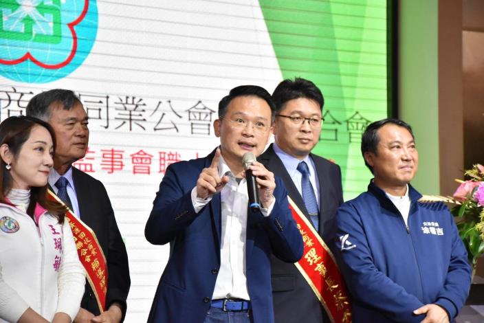 全國資源回收公會理事長交接   蘇俊賓中央，地方政府合作，攜手公會完善靜脈產業發展(共2張)