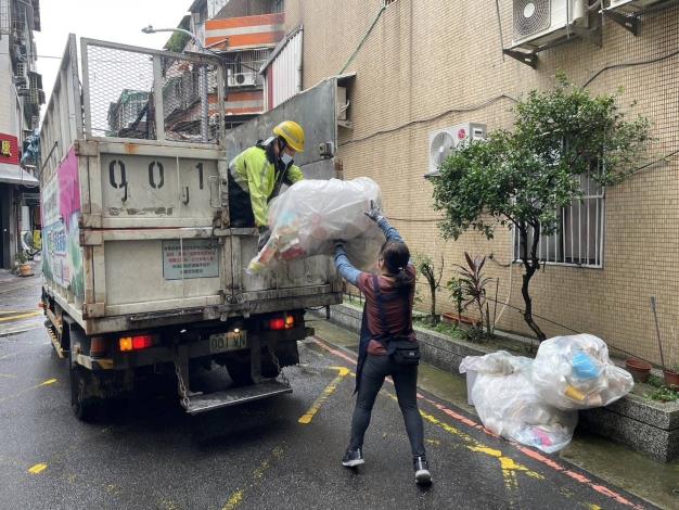 連假垃圾不囤積　桃園市垃圾收運不打烊(共3張)