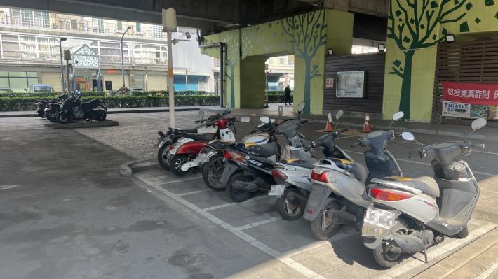 為免廢車衍生公安及髒亂問題 桃園率先訂法強制拖吊(共4張)
