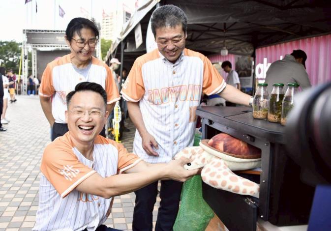 Taoyuan Partners with Rakuten Monkeys for “Sustainability Party” Theme Nights; Deputy Mayor Su Hails Corporate Alliance for Eco-Education Platform(5 photos in total)