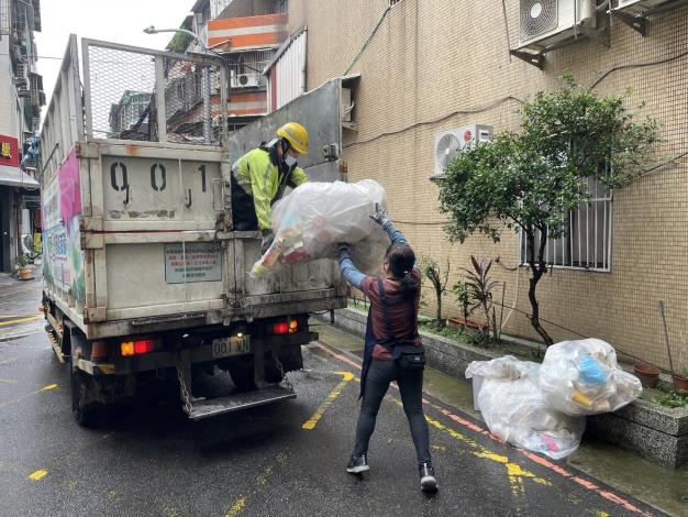山陀兒颱風過境 桃園環保局全體動員清出約2,962噸垃圾及261噸資收物2