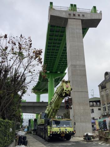 1月5日凌晨順利完成國內首座捷運高架橋跨高鐵軌道創舉