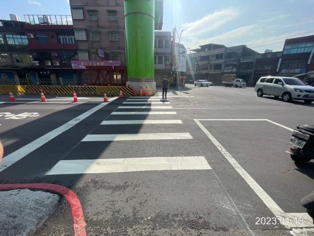 南崁路二段與富國路、長興路四段路口，重新劃設復原行人穿越線