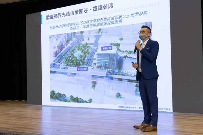 台灣野村總研諮詢顧問股份有限公司經理江啟漢現場簡報