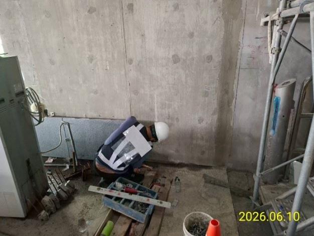 G15b(原G32)車站站體出入口一樓公共梯牆面石材施作