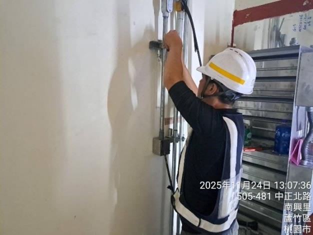 G13車站3F燈具安裝作業