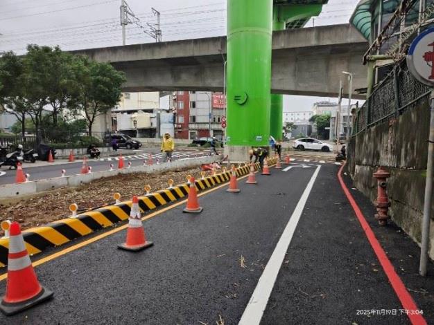 道路復舊-蘆興街反光導標及導桿安裝