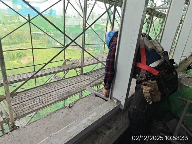 G15(原G14)車站出入口二樓玻璃帷幕骨架施作