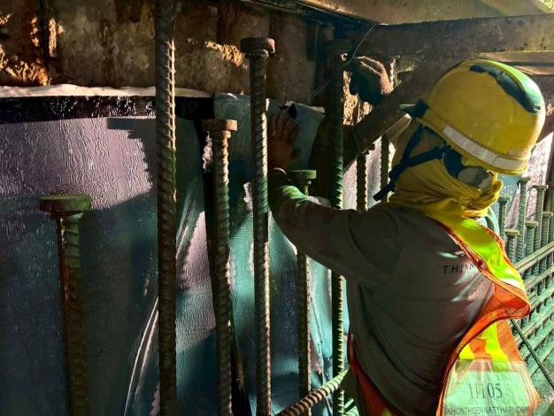 VS5頂版側牆防水膜鋪設