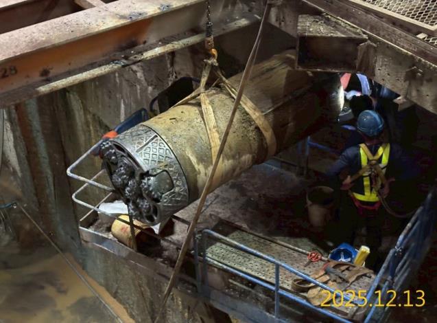 VS4通風豎井管冪推管作業