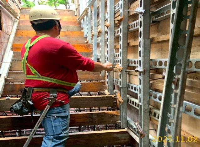 VS6通風豎井地面層結構施作