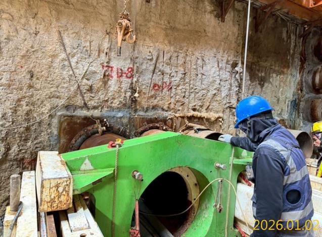 VS4通風豎井管冪推管作業