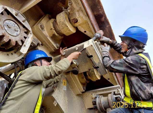 南出土段到達潛盾機整備