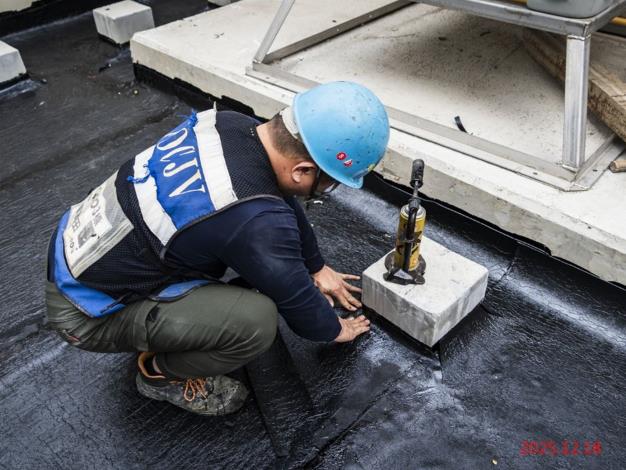 G12_站冷卻水塔場屋頂防水膜施作