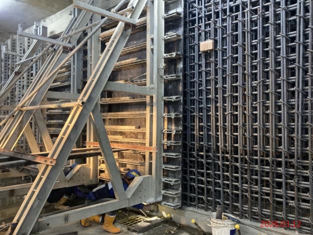 G07站_結構B4F側牆系統模板施作