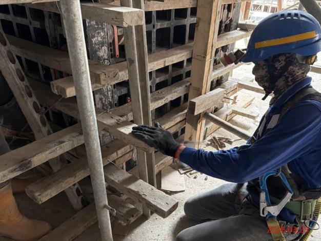 G08站_站體區B1F獨立柱模板施作