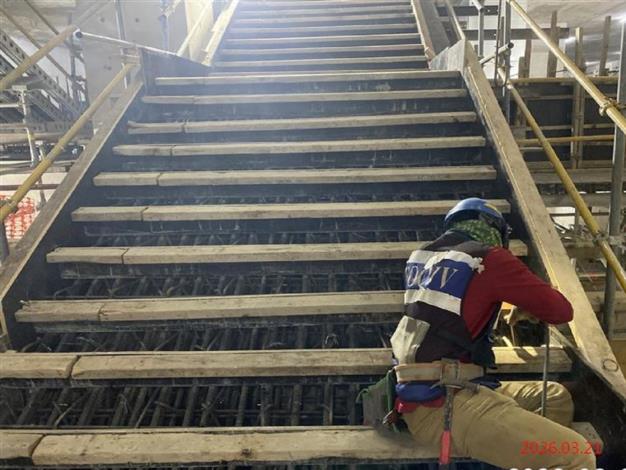 G07站_結構B4F樓梯模板施作