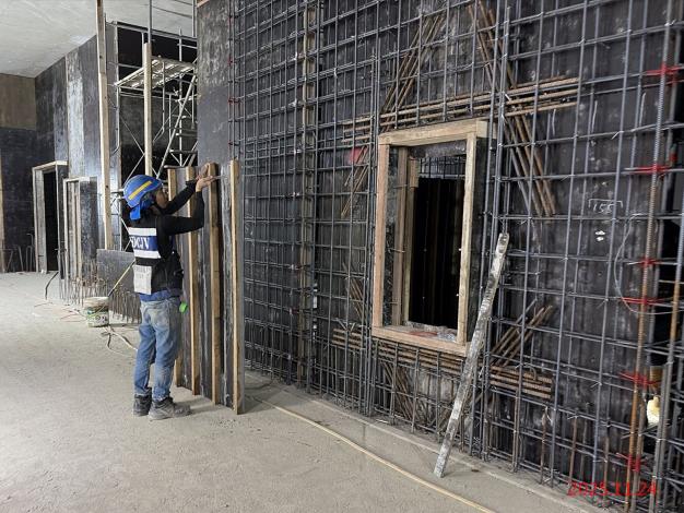 G10_站穿堂層隔間牆施作