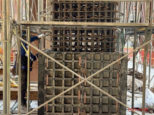 G08站_B2F獨立柱模板施作