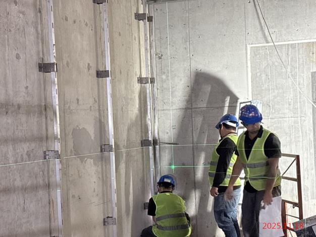 G11_站出入口穿堂層公共區牆板施作