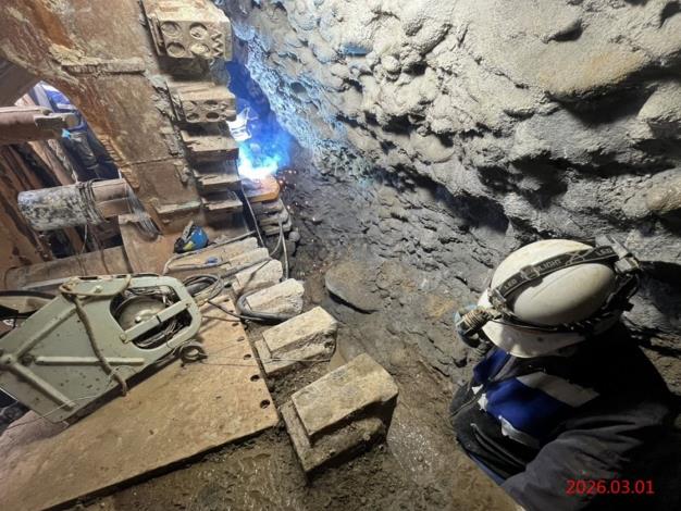 潛盾隧道_中圓上行線1077R切刃齒檢點區切刃齒更換作業