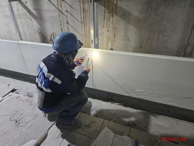 G11站_出入口穿堂層公共區牆板施作