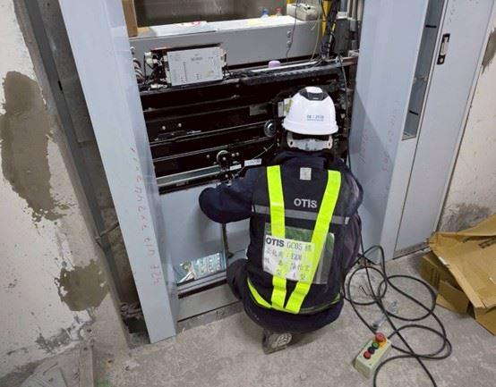 G12站2號電梯試車作業